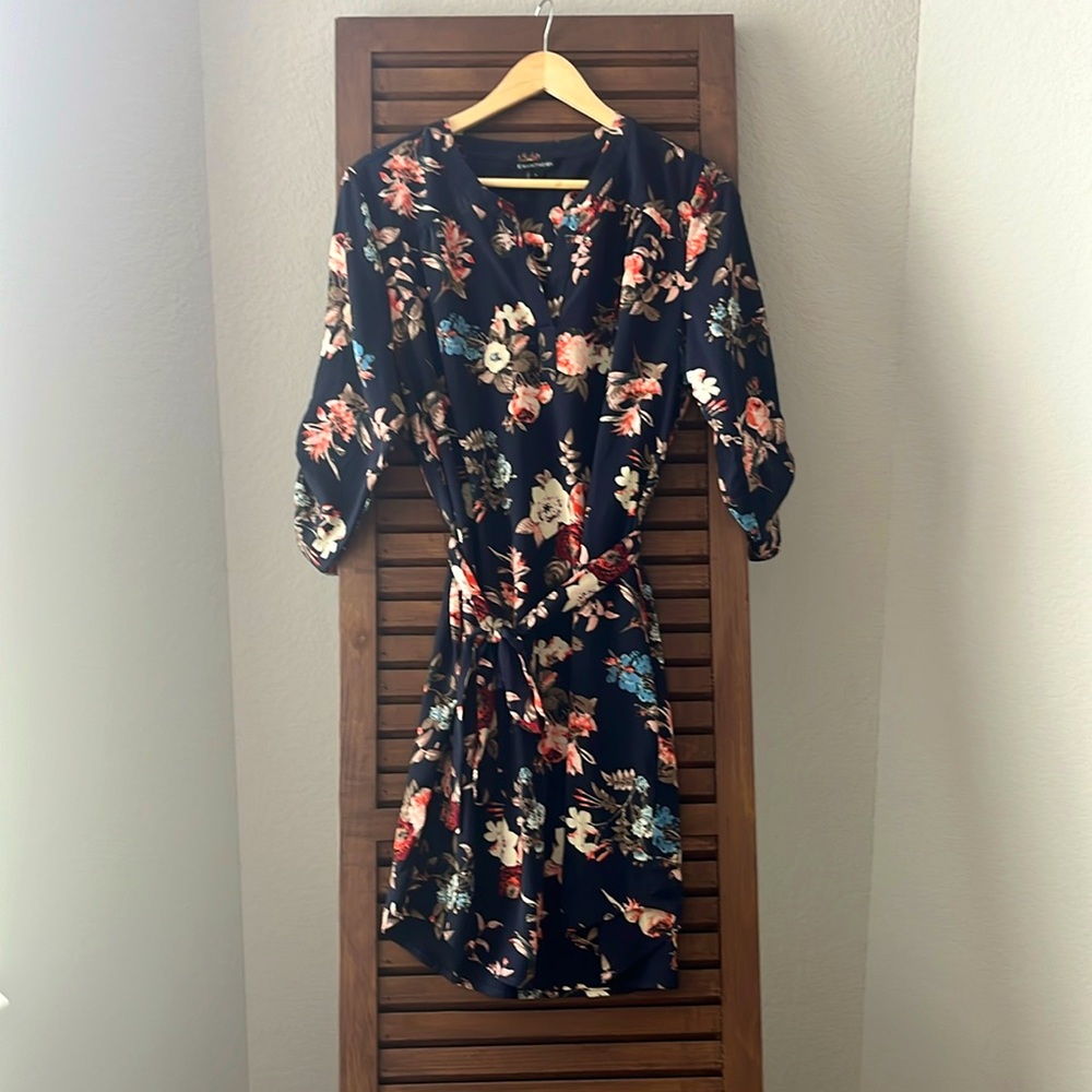 41 Hawthorn - Navy, floral print belted shirt dress with roll sleeve.